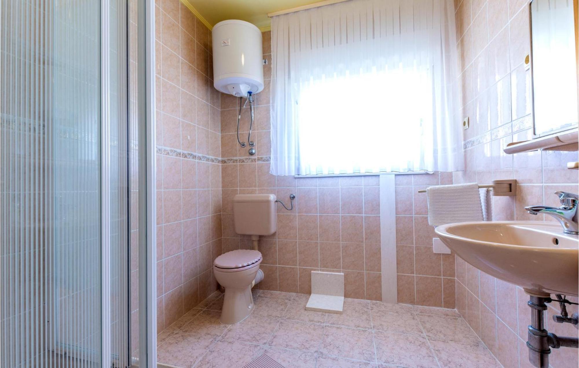 1 Bedroom Beautiful Apartment In Duće Exterior foto